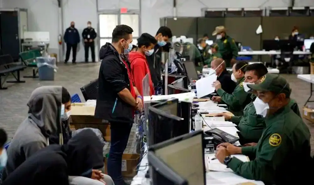 Estados Unidos enfrenta un fuerte aumento en las llegadas a la frontera de migrantes centroamericanos, con un promedio reciente de casi 500 niños no acompañados que cruzan cada día. Foto: AFP