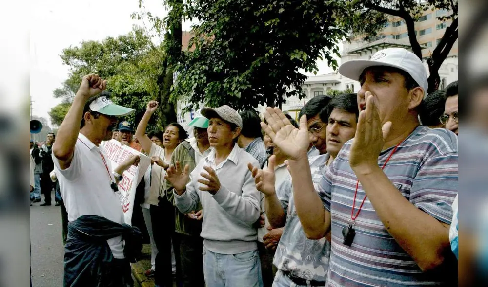 Los despidos masivos irregulares comprometieron a más de 300 mil trabajadores del Gobierno y empresas públicas, indicó el congresista Daniel Oseda (Frepap). Foto: Difusión