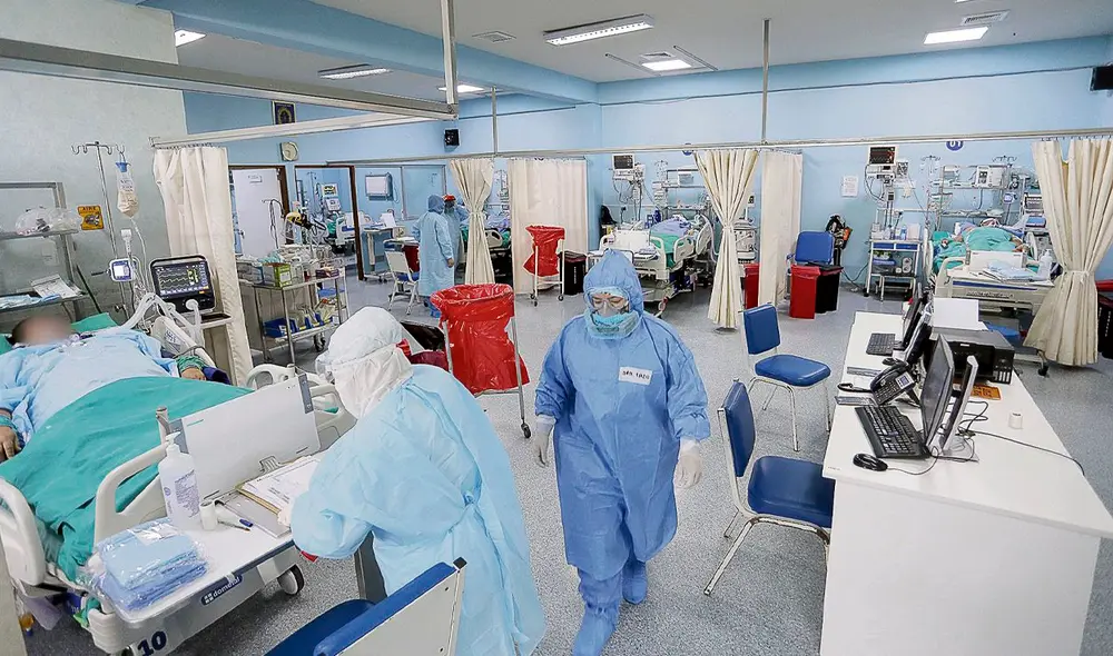 Crisis. El alto nivel de contagio ha hecho colapsar hospitales. Foto: EFE Crisis. El alto nivel de contagio ha hecho colapsar hospitales. Foto: EFE