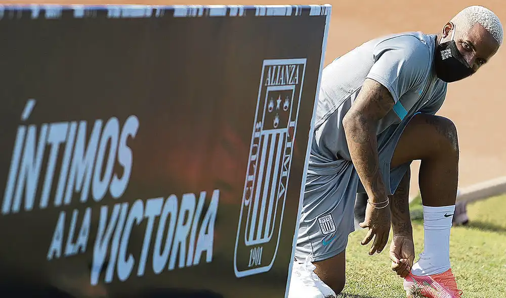 En espera. Jefferson Farfán no fue tomado en cuenta para el cotejo ante Cusco FC por decisión del comando técnico. Foto difusión En espera. Jefferson Farfán no fue tomado en cuenta para el cotejo ante Cusco FC por decisión del comando técnico. Foto difusión
