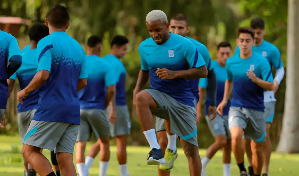 Jefferson Farfán volvió a Alianza Lima después de 17 años. Foto: Alianza Lima