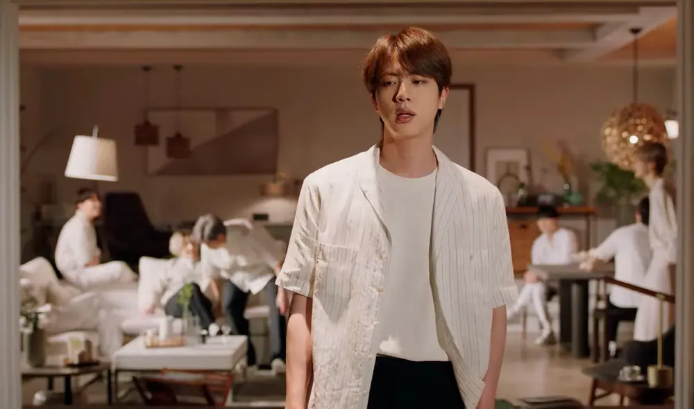 Integrantes de BTS visten de blanco en su nuevo MV "Film out". Foto: captura Big Hit