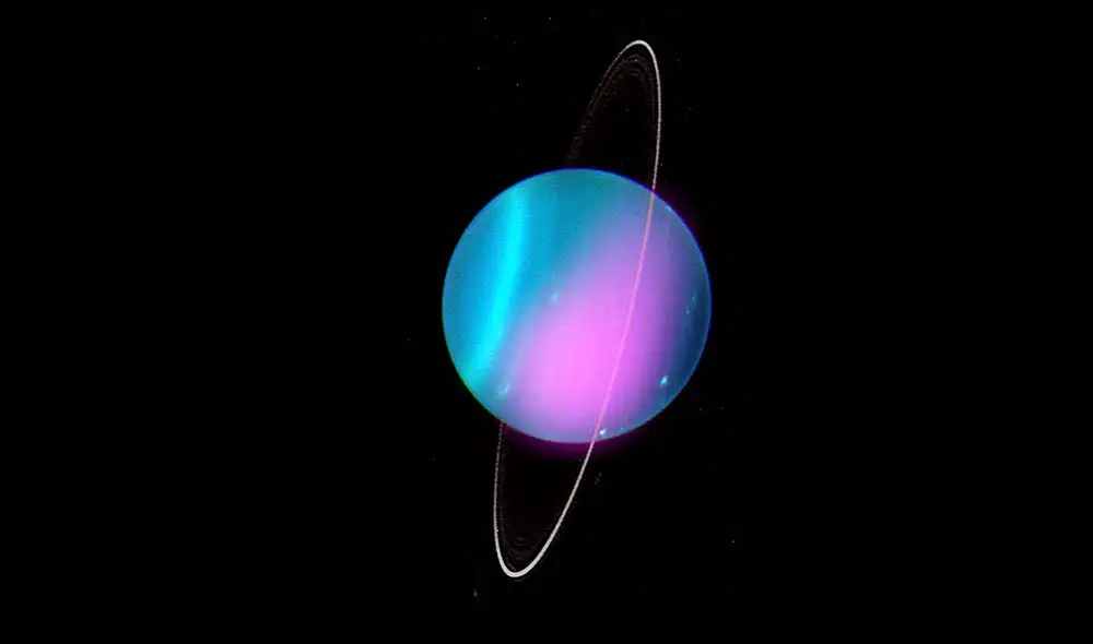Imagen de Urano combinada con los datos de rayos X captados por Chandra (rosa). Foto: NASA