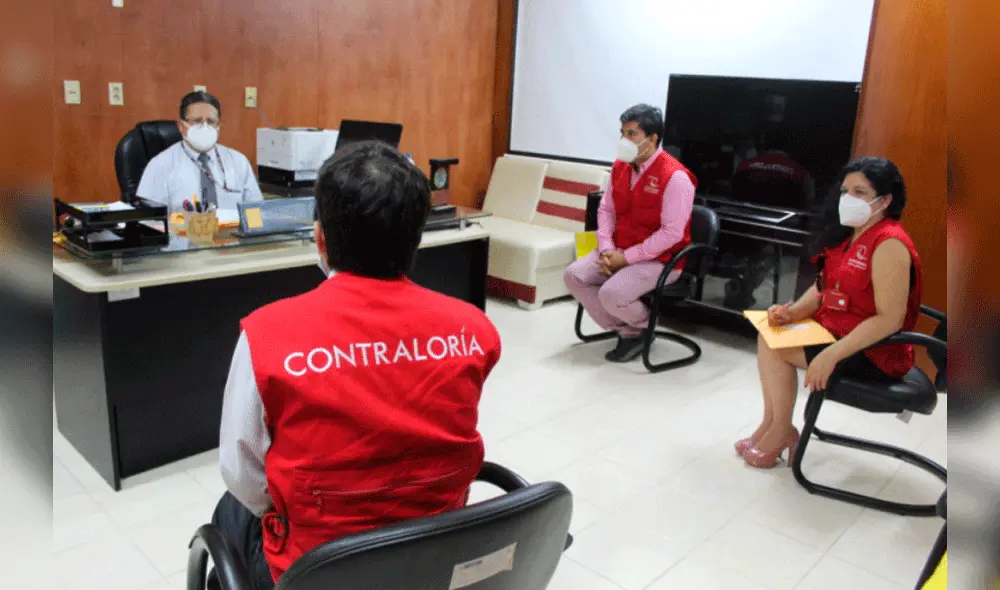 Tomás Tello se reunió con Daniel Suárez, a quien informó sobre la acreditación de la comisión especial. Foto: Contraloría