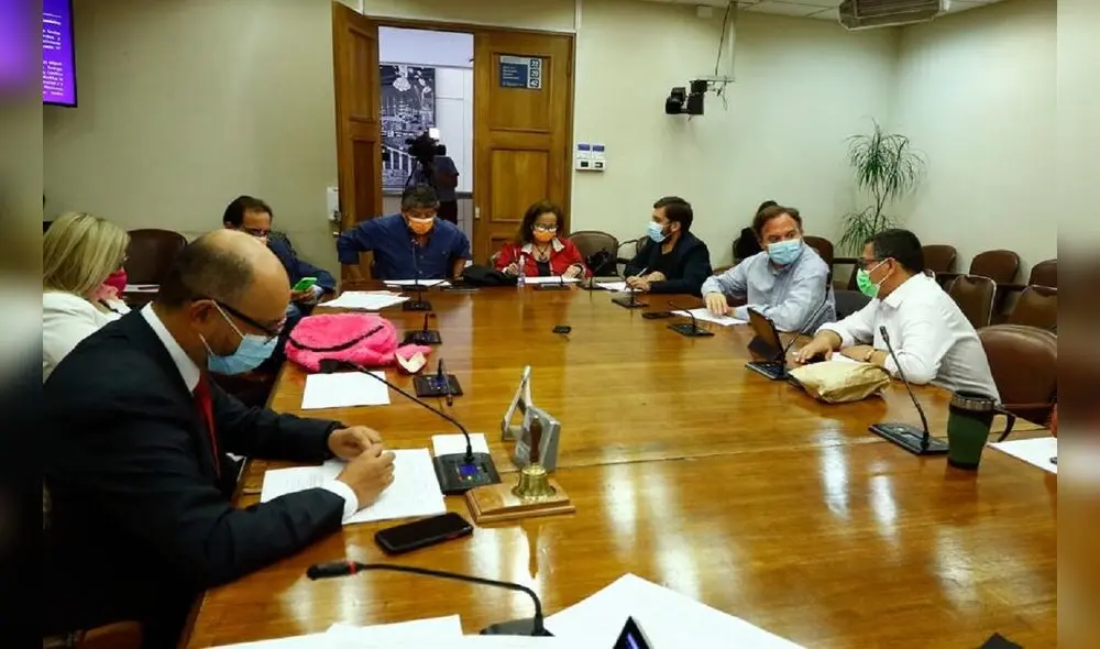 Comisión de Constitución de la Cámara de Diputadas y Diputados de Chile aprueba normativa que impone impuesto a los millonarios. Foto: Agencia UNO Comisión de Constitución de la Cámara de Diputadas y Diputados de Chile aprueba normativa que impone impuesto a los millonarios. Foto: Agencia UNO