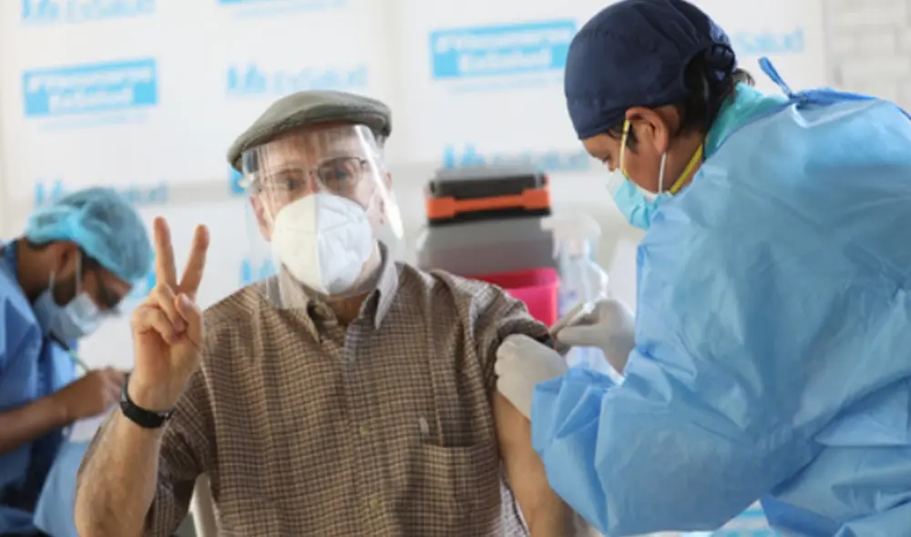 Asegurados que no hayan podido acudir a recibir su segunda dosis, deben reprogramar su cita. Foto: EsSalud