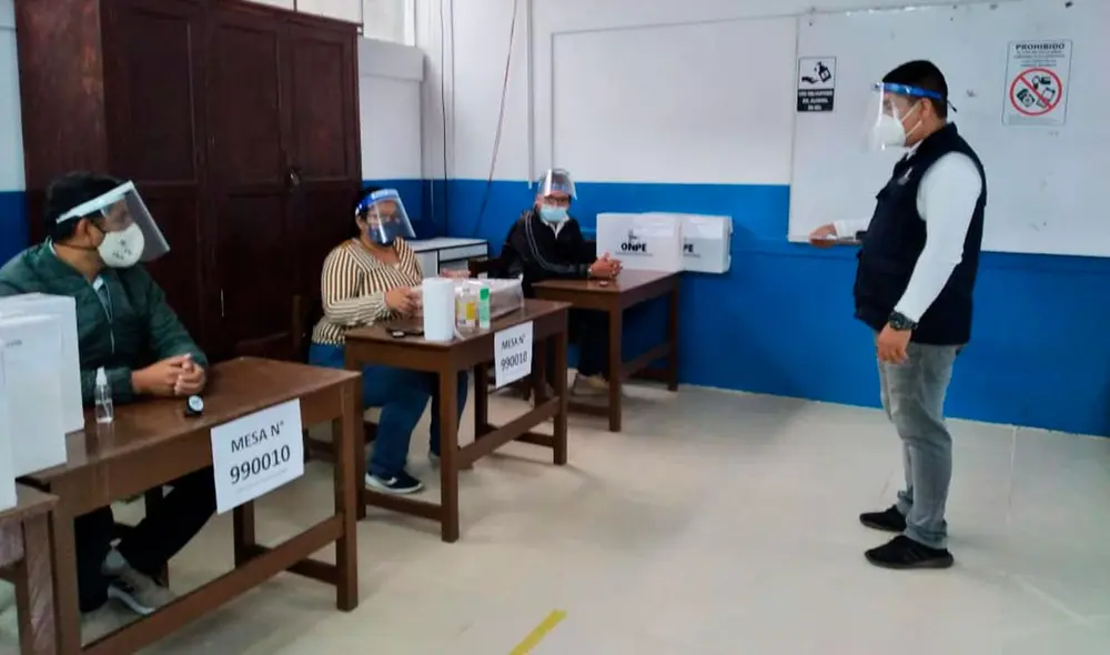 Los miembros de mesa deberán usar mascarilla y protector facial en estas elecciones 2021. Foto: ONPE