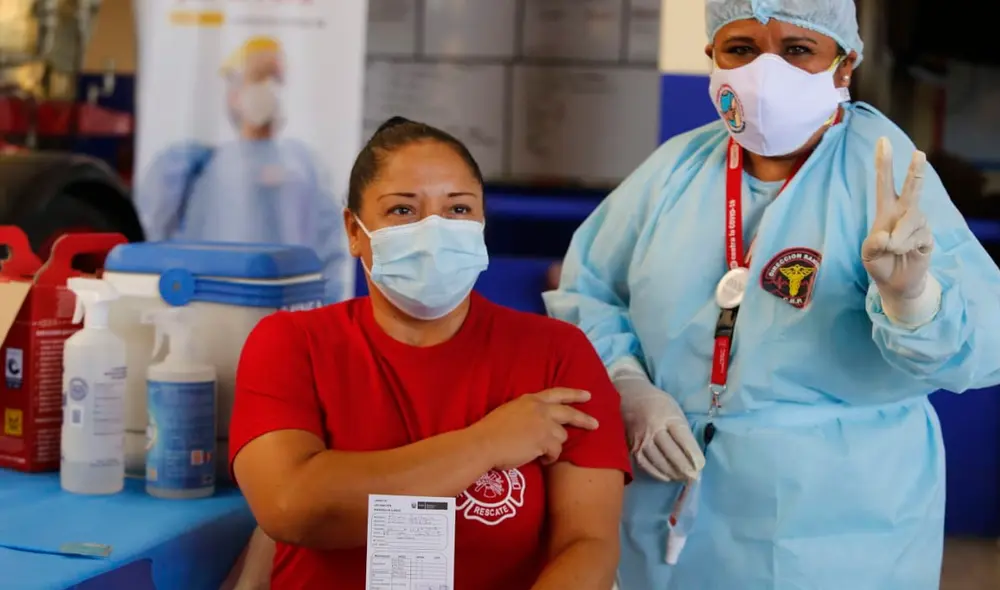 Jornada de vacunación de los Bomberos del Perú inició el viernes 2. Foto: Félix Contreras / La República Jornada de vacunación de los Bomberos del Perú inició el viernes 2. Foto: Félix Contreras / La República