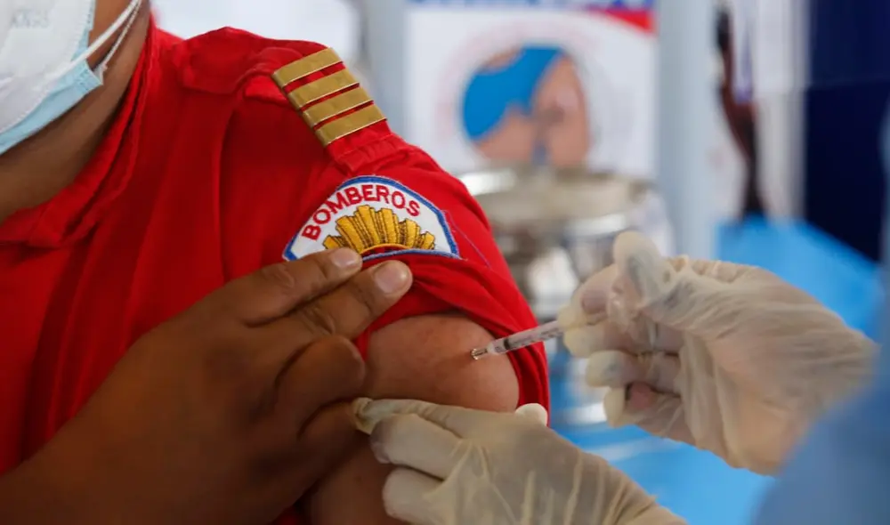 Vacunación de Bomberos en la región del Callao. Foto: Félix Contreras / La República Vacunación de Bomberos en la región del Callao. Foto: Félix Contreras / La República