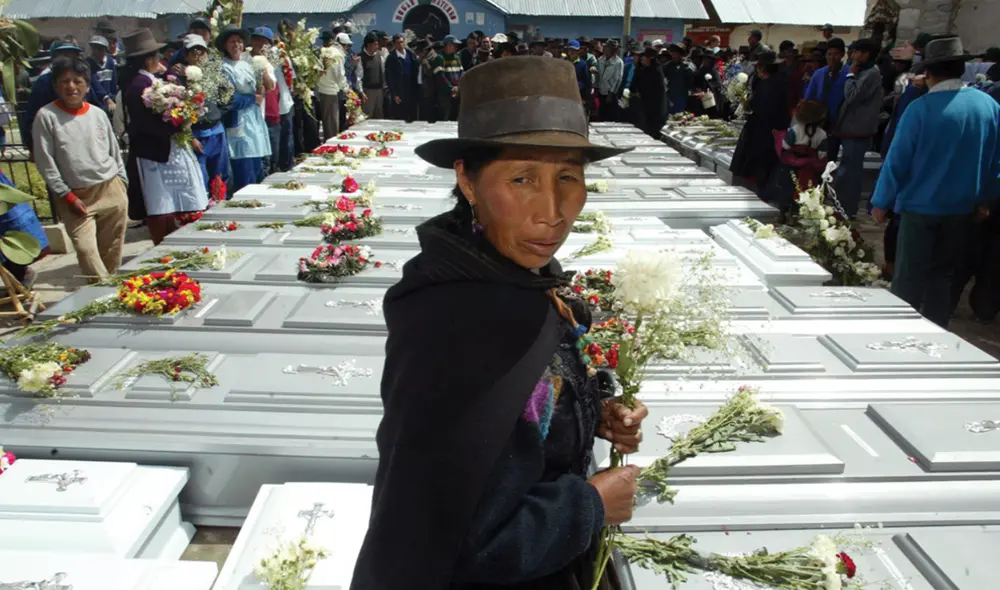 Fueron 69 los campesinos asesinados por miembros del grupo terrorista Sendero Luminoso en Lucanamarca, Ayacucho. Foto: archivo La República Fueron 69 los campesinos asesinados por miembros del grupo terrorista Sendero Luminoso en Lucanamarca, Ayacucho. Foto: archivo La República