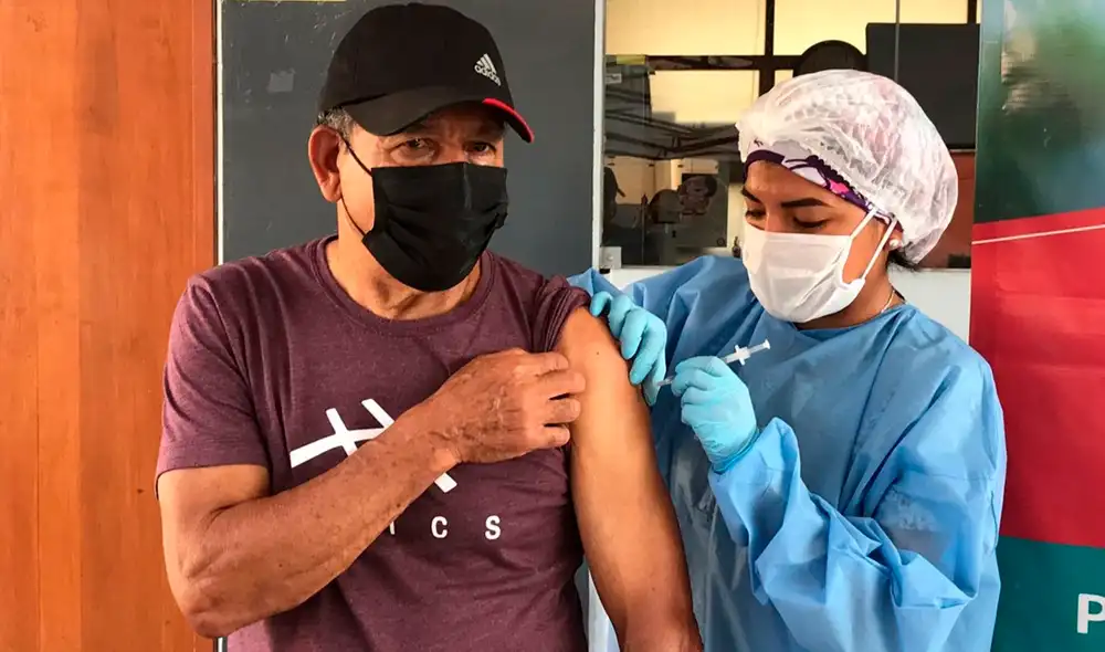 Héctor Chumpitaz recibió la primera dosis de la vacuna contra la COVID-19. Foto: Tito Chumpitaz Héctor Chumpitaz recibió la primera dosis de la vacuna contra la COVID-19. Foto: Tito Chumpitaz