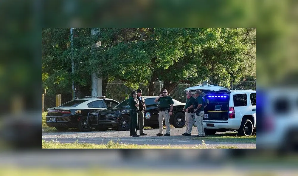 La policía bloquea desde este viernes 2 los accesos al área de peligro ambiental alrededor de Piney Point, en el condado de Manatee. Foto: Tiffany Tompkins La policía bloquea desde este viernes 2 los accesos al área de peligro ambiental alrededor de Piney Point, en el condado de Manatee. Foto: Tiffany Tompkins