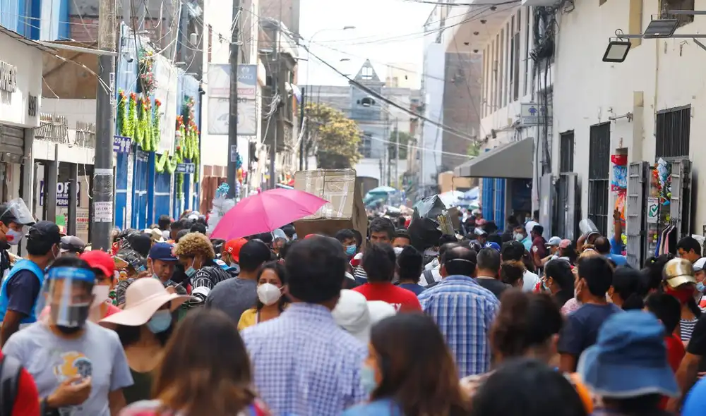 En las últimas 24 horas se registró el fallecimiento de 294 pacientes con COVID-19. Foto: La República