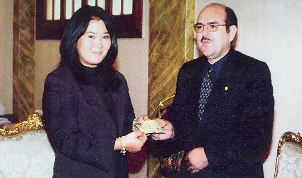 Círculo familiar. En Palacio, Keiko Fujimori con el exrector de la UAP Fidel Ramírez, cuyo sobrino, Joaquín Ramírez, luego sería financista de la candidata. Foto: difusión