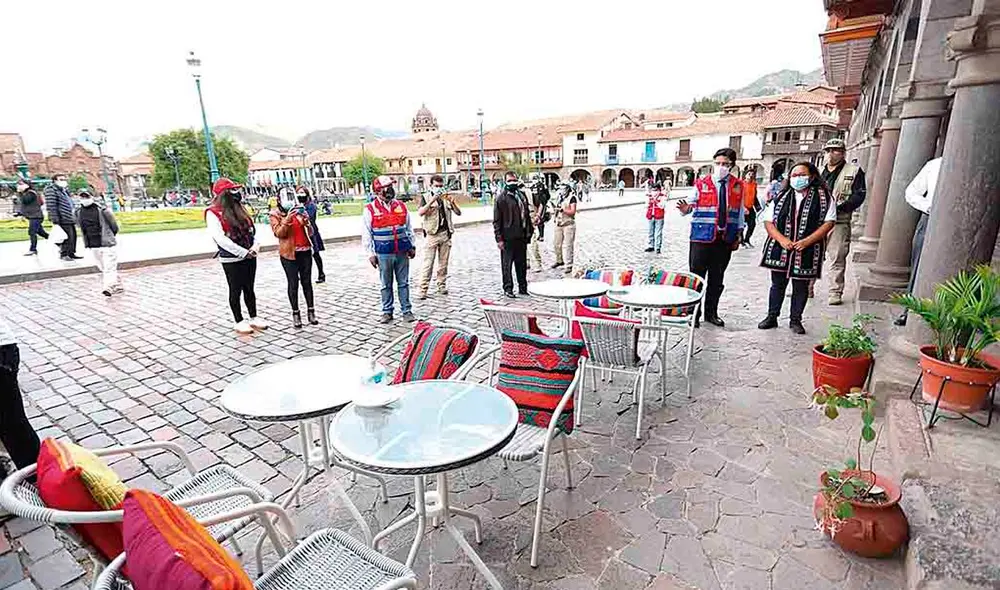 Al aire libre. Autoridades piden a comensales y a propietarios de negocios respetar los protocolos establecidos. Foto: difusión