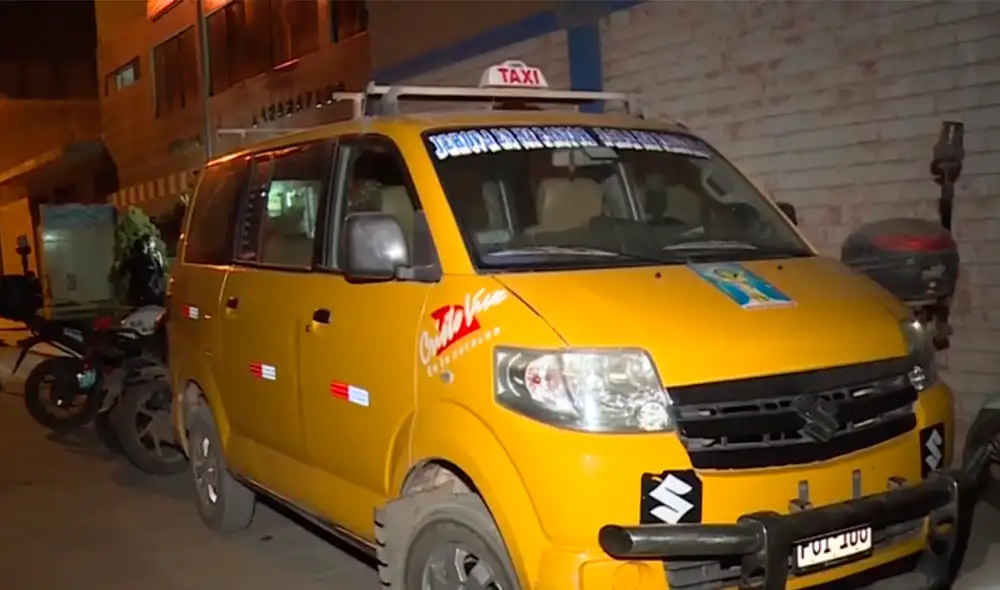 El agresor descendió del taxi que manejaba para agredir al joven que le había reclamado. Foto: captura de América TV