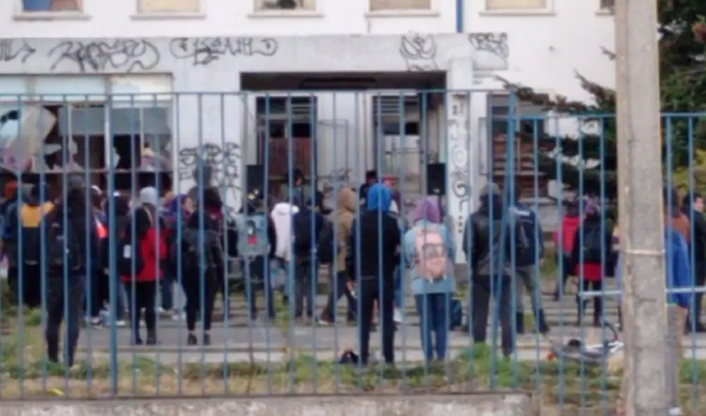 El aspirante a concejal fue el único detenido debido a que los otros asistentes abandonaron el lugar al ver el arribo de las fuerzas del orden. Foto: BioBio