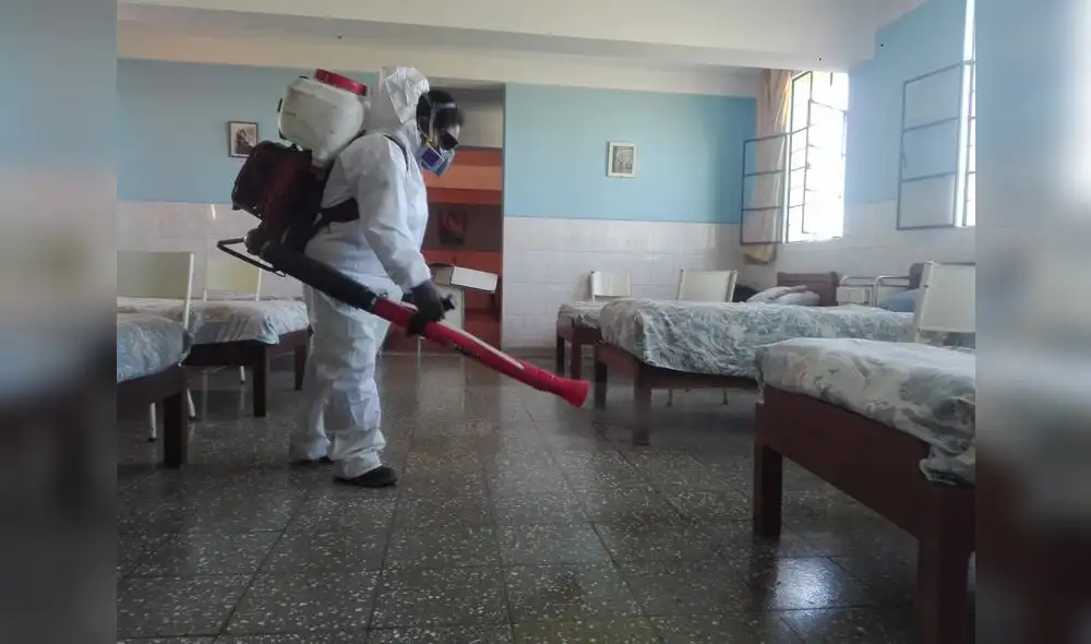 A diario se desinfectan 50 puntos del distrito. Foto: Municipalidad de Cayma