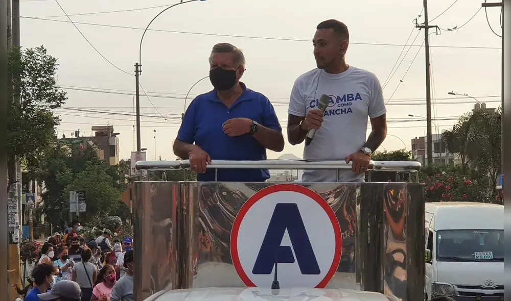 César Acuña realizó caravana en el distrito de Ate. Foto: Johann Klug/La República César Acuña realizó caravana en el distrito de Ate. Foto: Johann Klug/La República