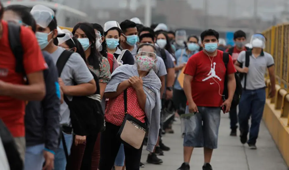 Aglomeraciones en diferentes paraderos de Lima. Foto: Jorge Cerdán / La República
