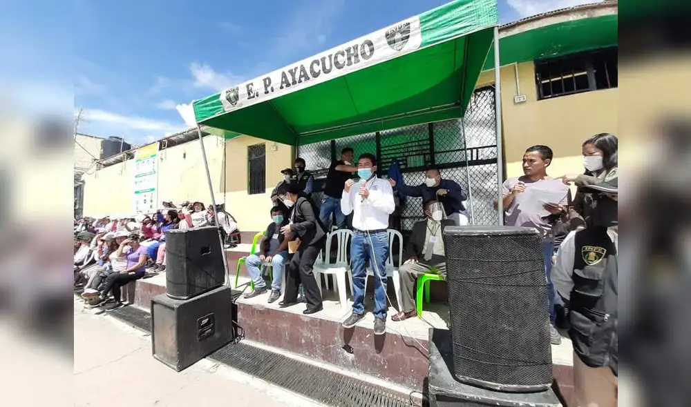 Julio Garay, creador de galletas Nutri H, en el penal de Ayacucho. Foto Difusión
