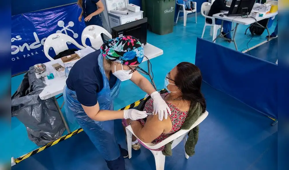 Las dosis de CanSino requieren de una refrigeración entre 2 a 8 grados por hasta tres meses. Foto: AFP Las dosis de CanSino requieren de una refrigeración entre 2 a 8 grados por hasta tres meses. Foto: AFP