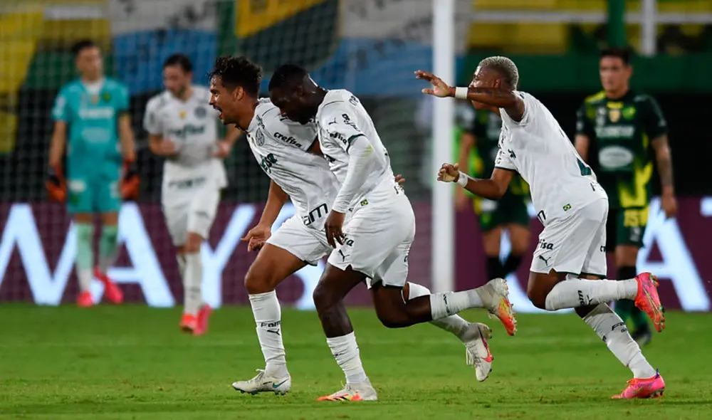Palmeiras superó 2-1 a domicilio a Defensa y Justicia por la ida de la primera final de Recopa Sudamericana 2021. Foto: AFP Palmeiras superó 2-1 a domicilio a Defensa y Justicia por la ida de la primera final de Recopa Sudamericana 2021. Foto: AFP