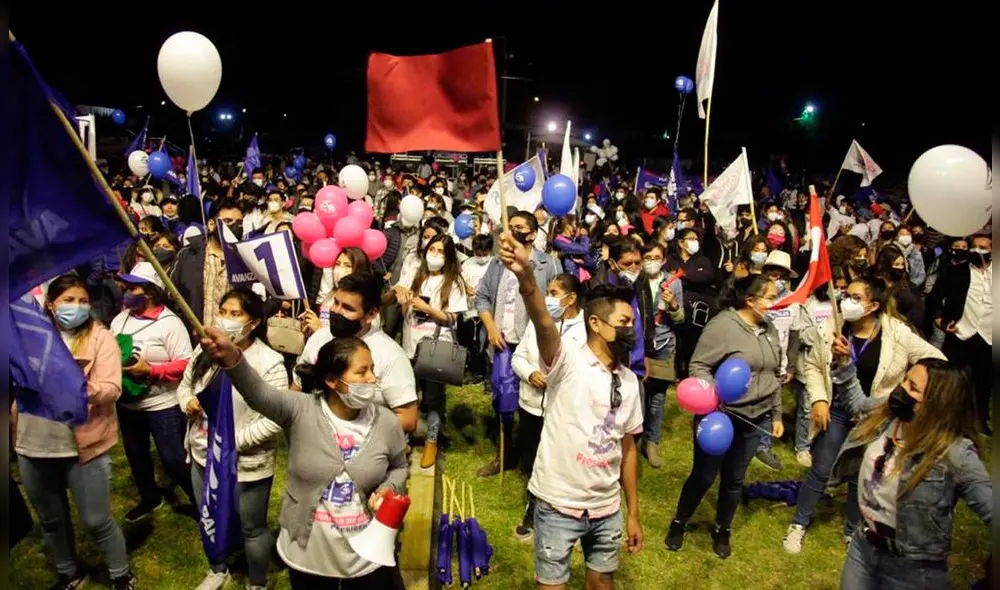 Reuniones políticas se convierten en focos de contagio por aglomeraciones. Foto: Rodrigo Talavera/La República Reuniones políticas se convierten en focos de contagio por aglomeraciones. Foto: Rodrigo Talavera/La República