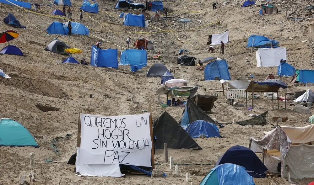 Ciudadanos piden dialogar con las autoridades antes de recurrir a la violencia. Foto: Marco Cotrina / La República