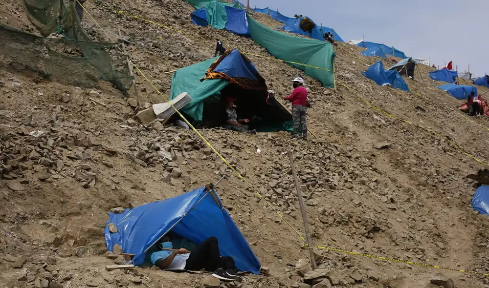 Miles de invasores continúan apropiándose de la zona del Morro Solar. Foto: Marco Cotrina / La República