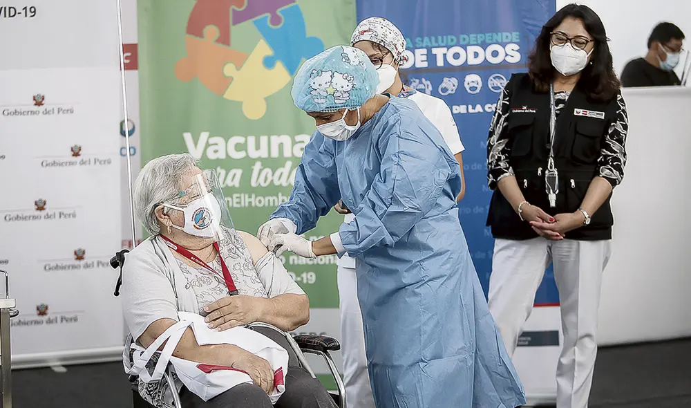 Pone el hombro. Proceso de inmunización sigue en marcha. Foto: Antonio Melgarejo/La República