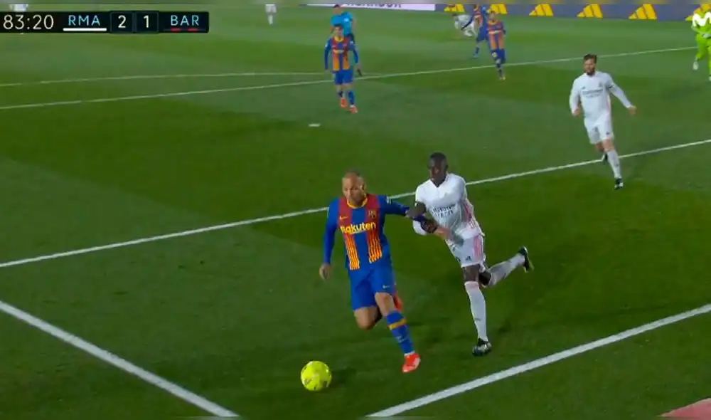 Braithwaite cayó en el área merengue y se instaló la polémica en el Di Stéfano. Foto: Movistar Fútbol