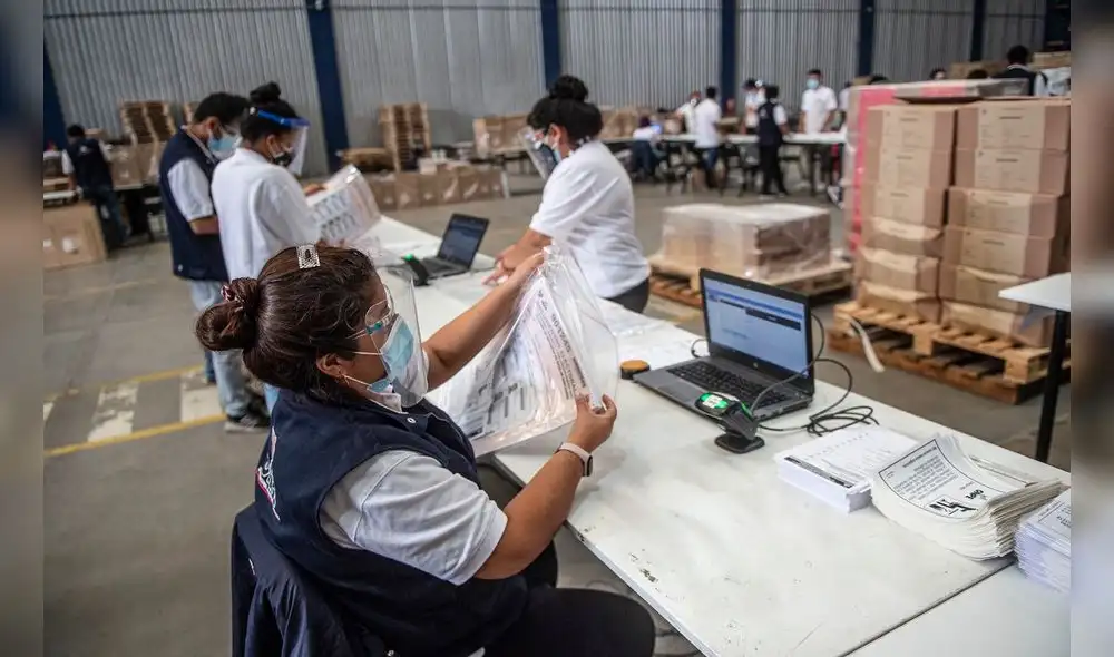 Casi 900.000 ciudadanos peruanos votan en el extranjero, según las autoridades. Foto: AFP/refrencial