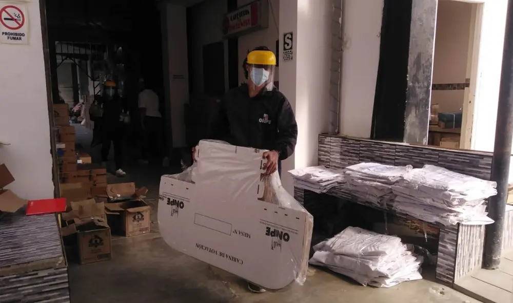 El Jurado Electoral Especial participó durante el despliegue del material de sufragio. Foto: Prensa ODPE Pacasmayo El Jurado Electoral Especial participó durante el despliegue del material de sufragio. Foto: Prensa ODPE Pacasmayo