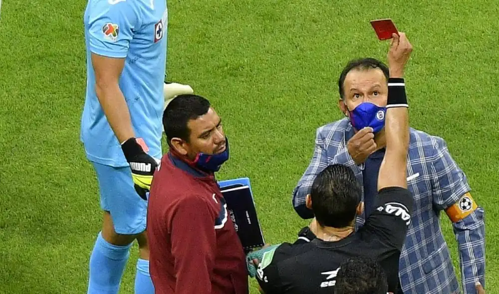 Reynoso hizo historia con Cruz Azul al alcanzar 12 victorias consecutivas en la Liga MX. Foto: difusión Reynoso hizo historia con Cruz Azul al alcanzar 12 victorias consecutivas en la Liga MX. Foto: difusión