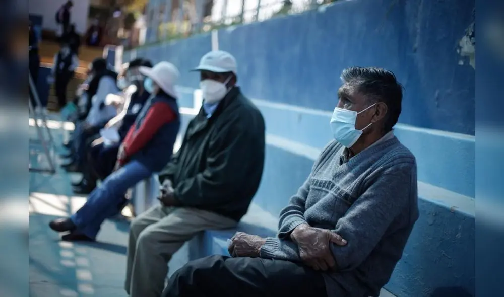 Ausencia de miembros de mesa provocó largas colas en locales de votación. Foto: Rodrigo Talavera/ La República