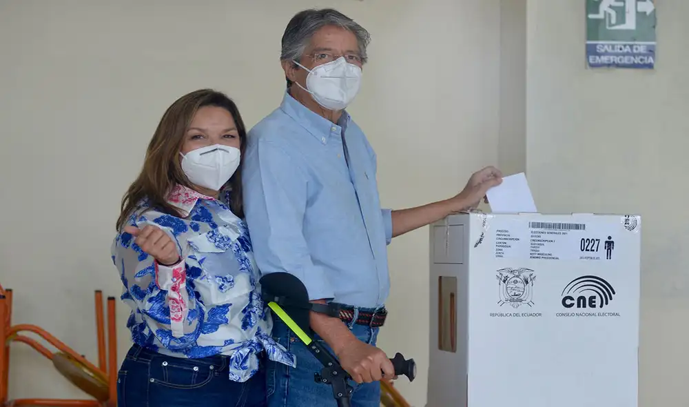 Lasso se enfrenta a Arauz en el balotaje en Ecuador. Foto: AFP