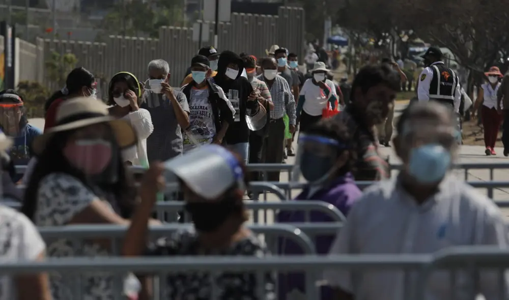 Panorama que se registró fuera del Complejo Andrés Avelino Cáceres, en Villa María del Triunfo. Foto: Jorge Cerdán/La República Panorama que se registró fuera del Complejo Andrés Avelino Cáceres, en Villa María del Triunfo. Foto: Jorge Cerdán/La República