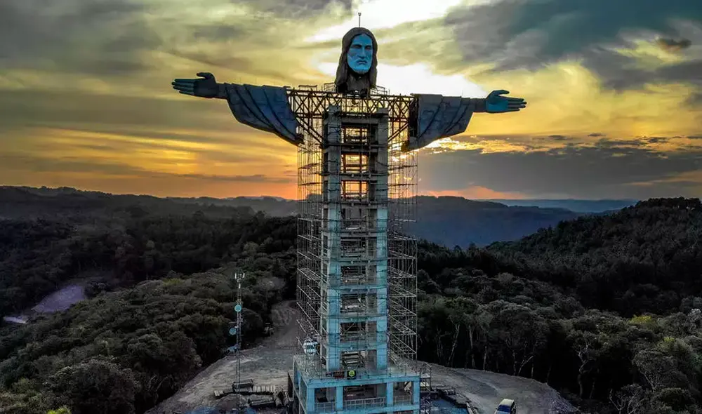 El Cristo Redentor, la estatua más famosa de Brasil, mide 38 metros, incluyendo su pedestal, y fue inaugurado en octubre de 1931. Foto: AFP El Cristo Redentor, la estatua más famosa de Brasil, mide 38 metros, incluyendo su pedestal, y fue inaugurado en octubre de 1931. Foto: AFP