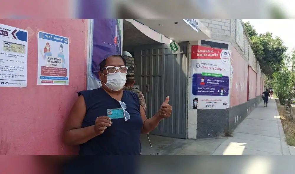 Hernán Condori, mejor conocido como Cachuca, antes de realizar su voto en las elecciones 2021. Foto: Karla Cruz/URPI-GLR