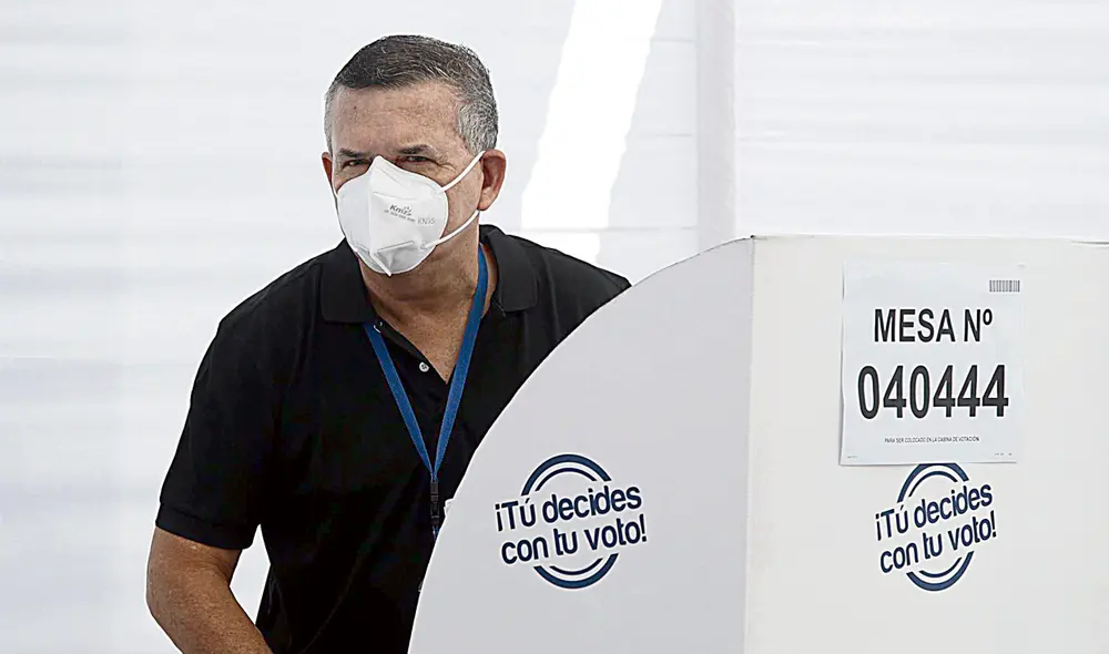 Podemos. Daniel Urresti cuestionó los desayunos de los candidatos cuando los peruanos se mueren de COVID. Foto: Andina