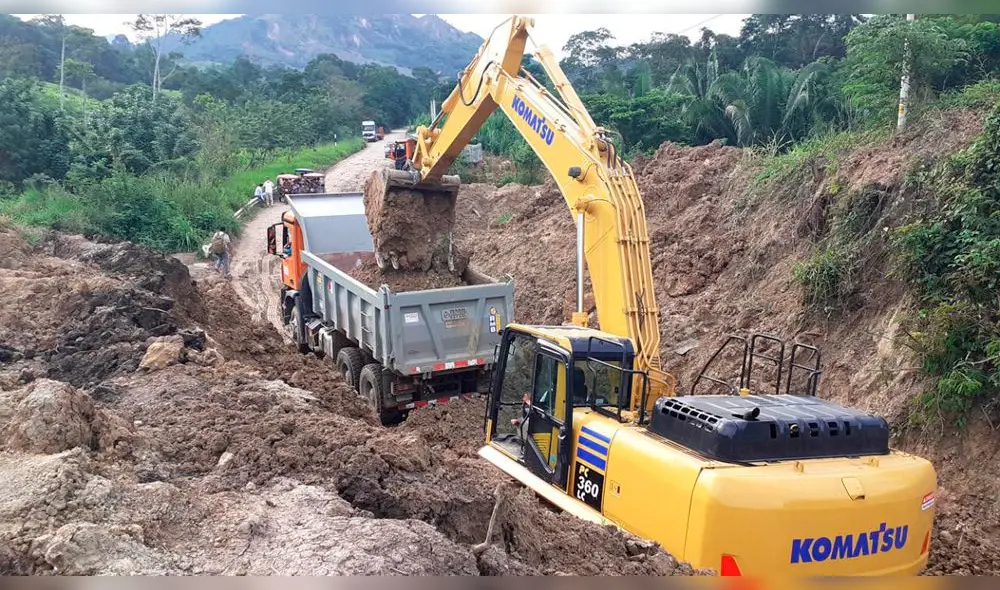 Maquinaria pesada trabaja en limpieza de vías afectadas por las lluvias. Foto: Goresam