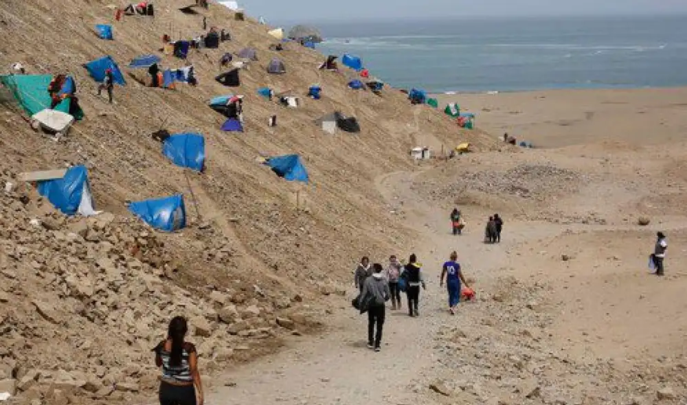 Ciudadanos se establecieron con carpas en el Morro Solar de Chorrillos. Fotos: Marco Cotrina/La República Ciudadanos se establecieron con carpas en el Morro Solar de Chorrillos. Fotos: Marco Cotrina/La República