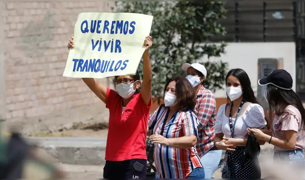 Vecinos pidieron apoyo a las autoridades. Foto: Marco Cotrina / La República Vecinos pidieron apoyo a las autoridades. Foto: Marco Cotrina / La República