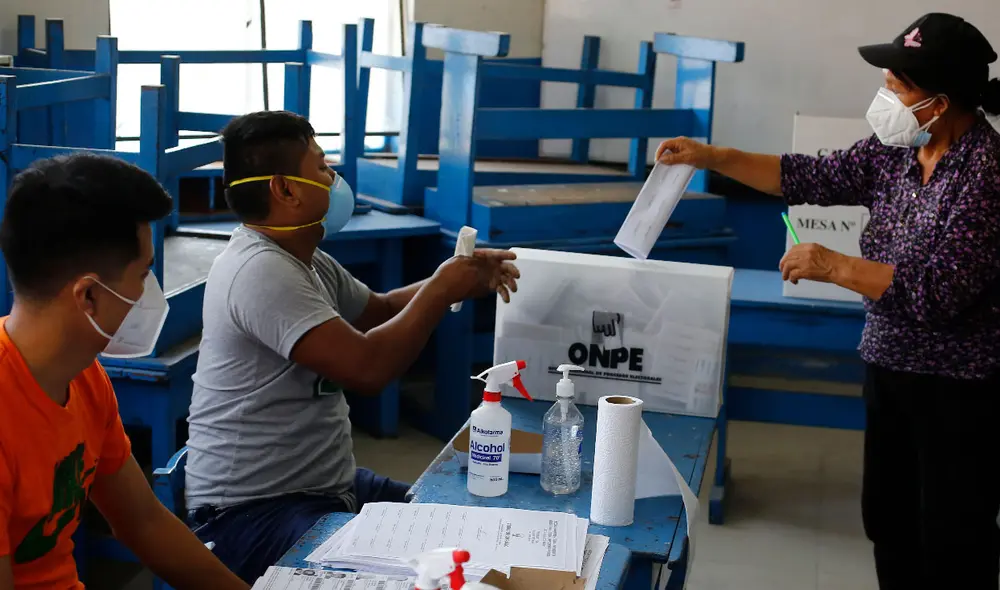 Quienes participaron como miembros de mesa en la primera vuelta obtendrán una compensación de 120 soles. Foto: Marco Cotrina / Grupo La República Quienes participaron como miembros de mesa en la primera vuelta obtendrán una compensación de 120 soles. Foto: Marco Cotrina / Grupo La República