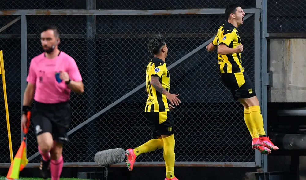 Peñarol derrotó a Cerro Largo y accedió a la fase de grupos de la Copa Sudamericana. Foto: ESPN/Twitter Peñarol derrotó a Cerro Largo y accedió a la fase de grupos de la Copa Sudamericana. Foto: ESPN/Twitter
