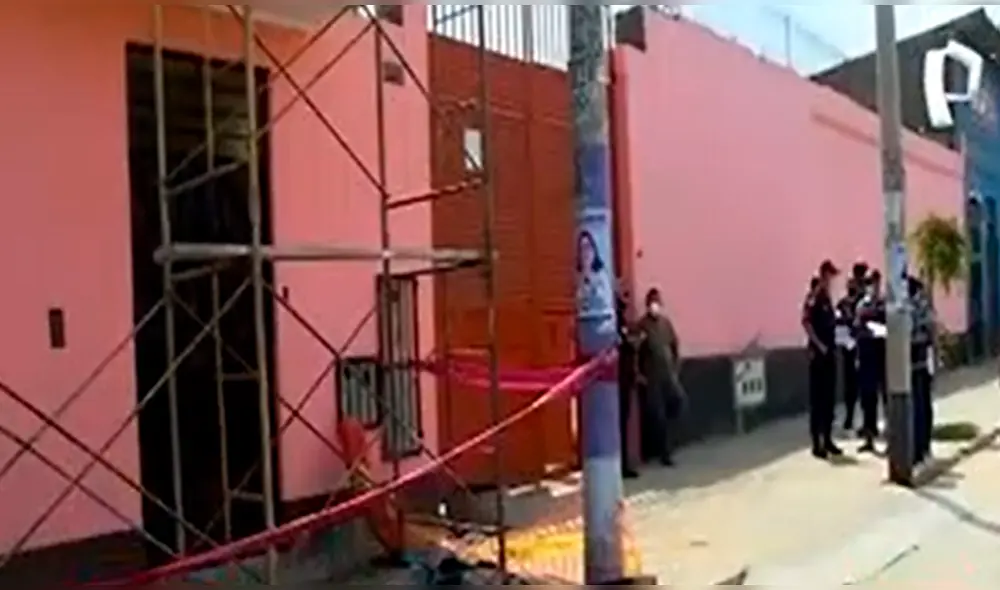 Agentes de la Policía Nacional cercaron la zona del accidente para iniciar las investigaciones correspondientes. Foto: captura de Panamericana Noticias