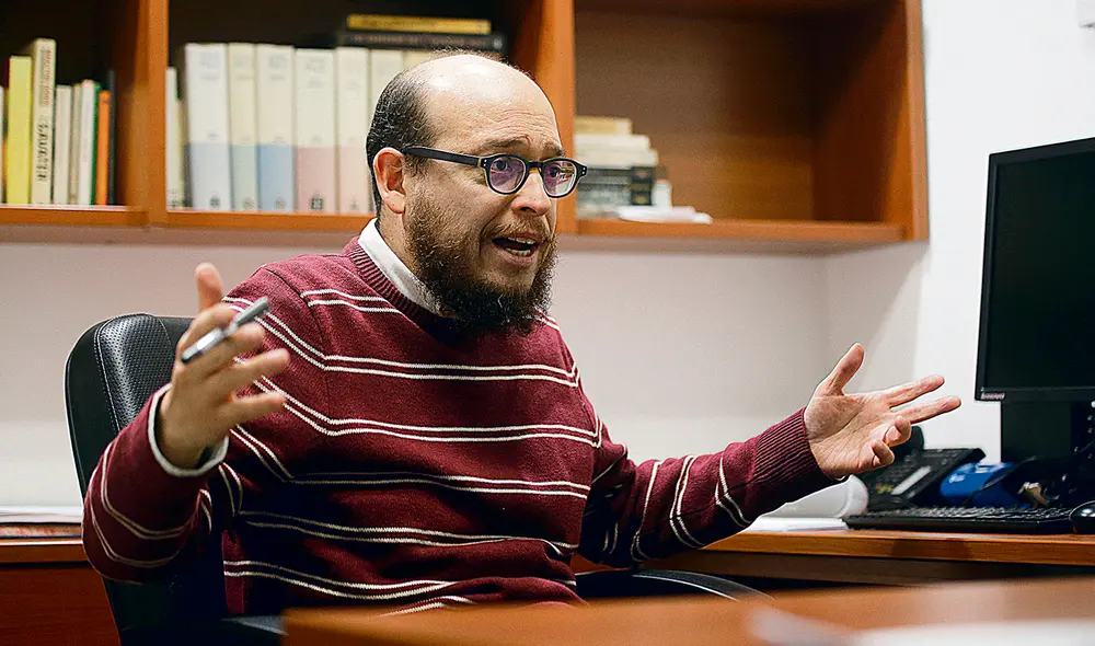 Interpreta. El politólogo y catedrático Alberto Vergara explica los resultados de las recientes elecciones generales. Foto: La República Interpreta. El politólogo y catedrático Alberto Vergara explica los resultados de las recientes elecciones generales. Foto: La República