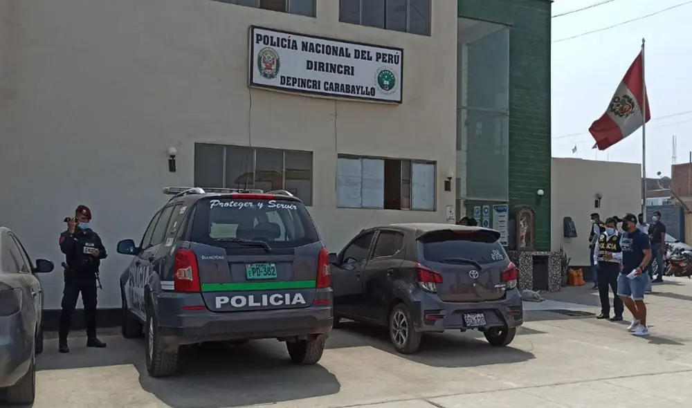 El agente está siendo interrogado en una dependencia policial de Carabayllo. Foto: Joel Robles/URPI-GLR