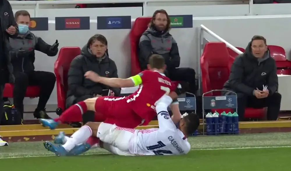 Casemiro y la dura entrada sobre Milner que pudo ser roja. foto: captura: ESPN.